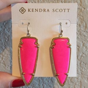 Kendra Scott Skylar Earring in Neon Pink